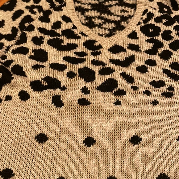 JOHN JENN SPOTTED V NECK SWEATER - Picture 5 of 12